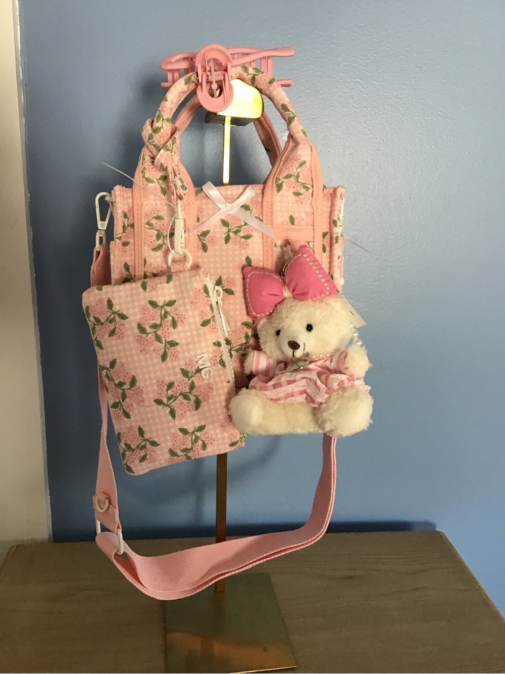 New 🎀 Madden Pink Floral Mini Crossbody W/ Bear Charm Pearl Bracelet Hair Clip
